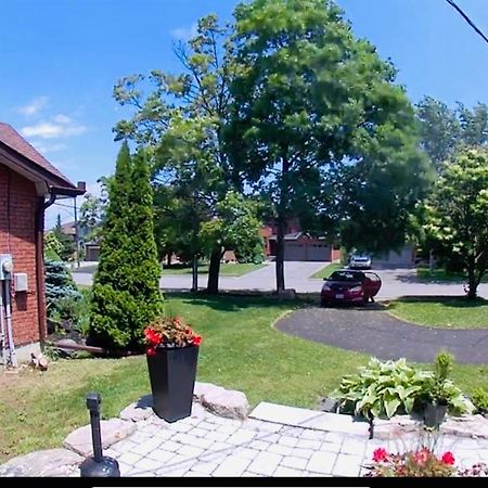 Furnished Family Home Near Toronto - Great Location Game Room - Backyard - Parking & Self Checkin Pickering Kültér fotó