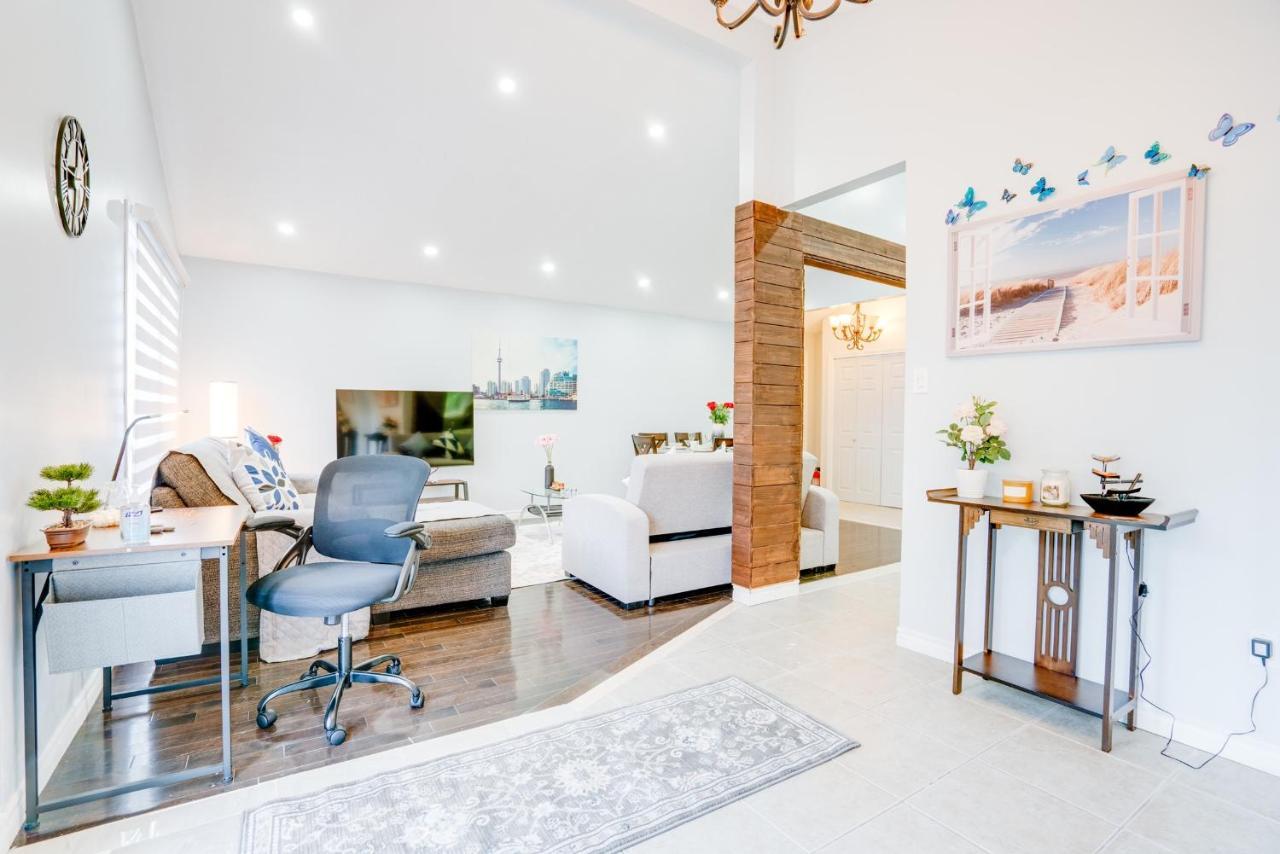 Furnished Family Home Near Toronto - Great Location Game Room - Backyard - Parking & Self Checkin Pickering Kültér fotó