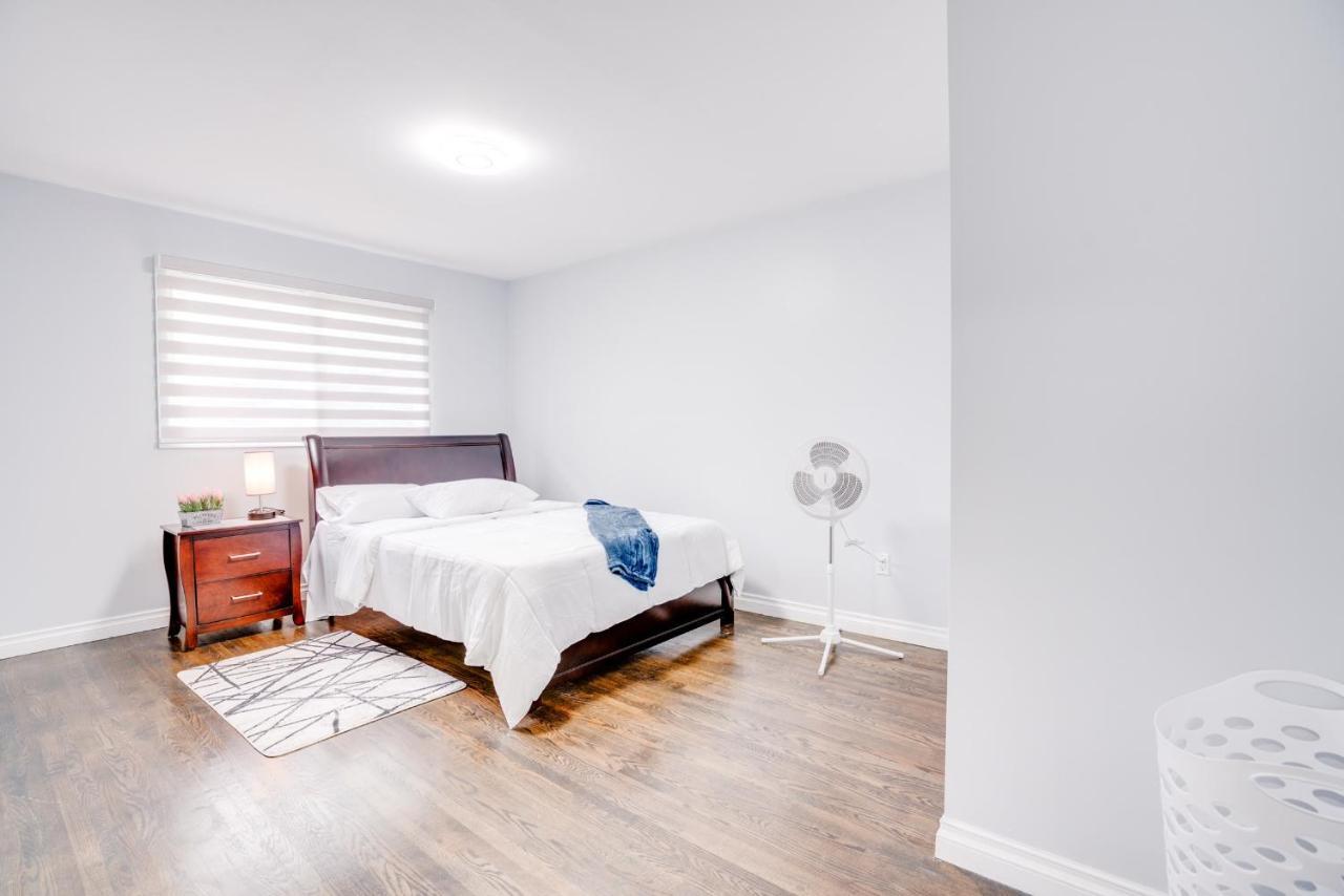 Furnished Family Home Near Toronto - Great Location Game Room - Backyard - Parking & Self Checkin Pickering Kültér fotó