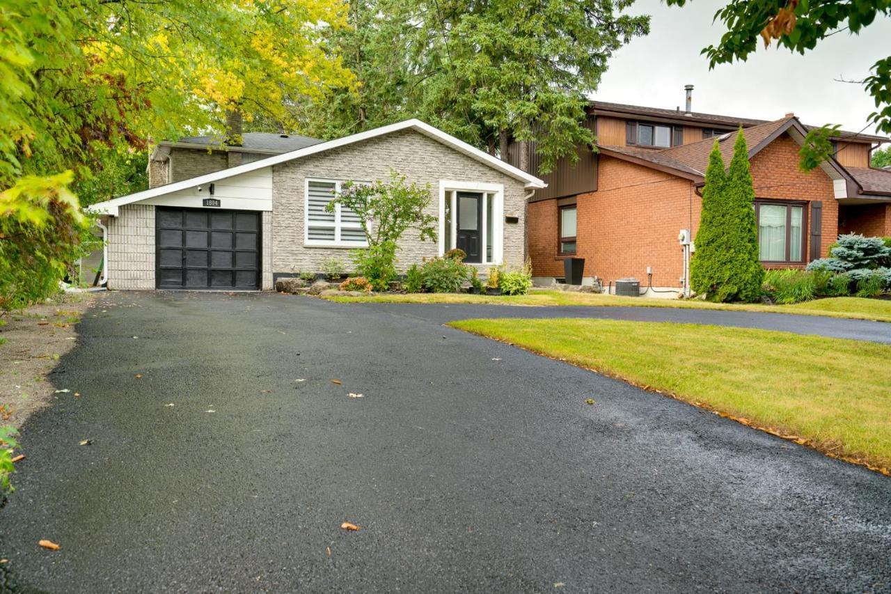 Furnished Family Home Near Toronto - Great Location Game Room - Backyard - Parking & Self Checkin Pickering Kültér fotó